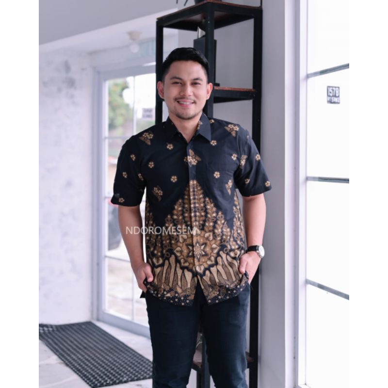 BATIK PREMIUM PRIA LENGAN PENDEK WARNA HITAM KANGEN KAMULYAN HITAM KATUN HALUS BATURDEN LAPIS FURING