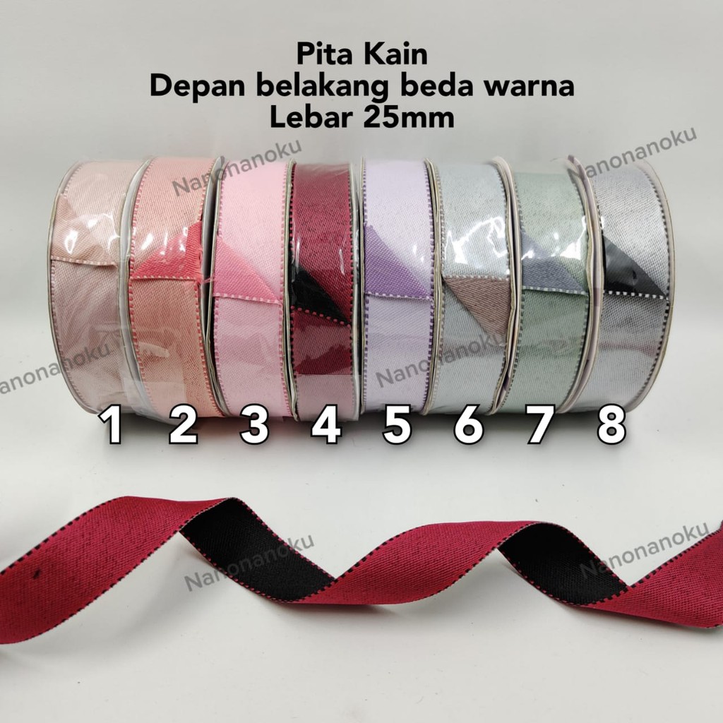 

Pita Kain 1 inch 2,5 cm Depan Belakang Beda Warna Lis Bintik Hiasan Hampers Souvenir Mahar Kado