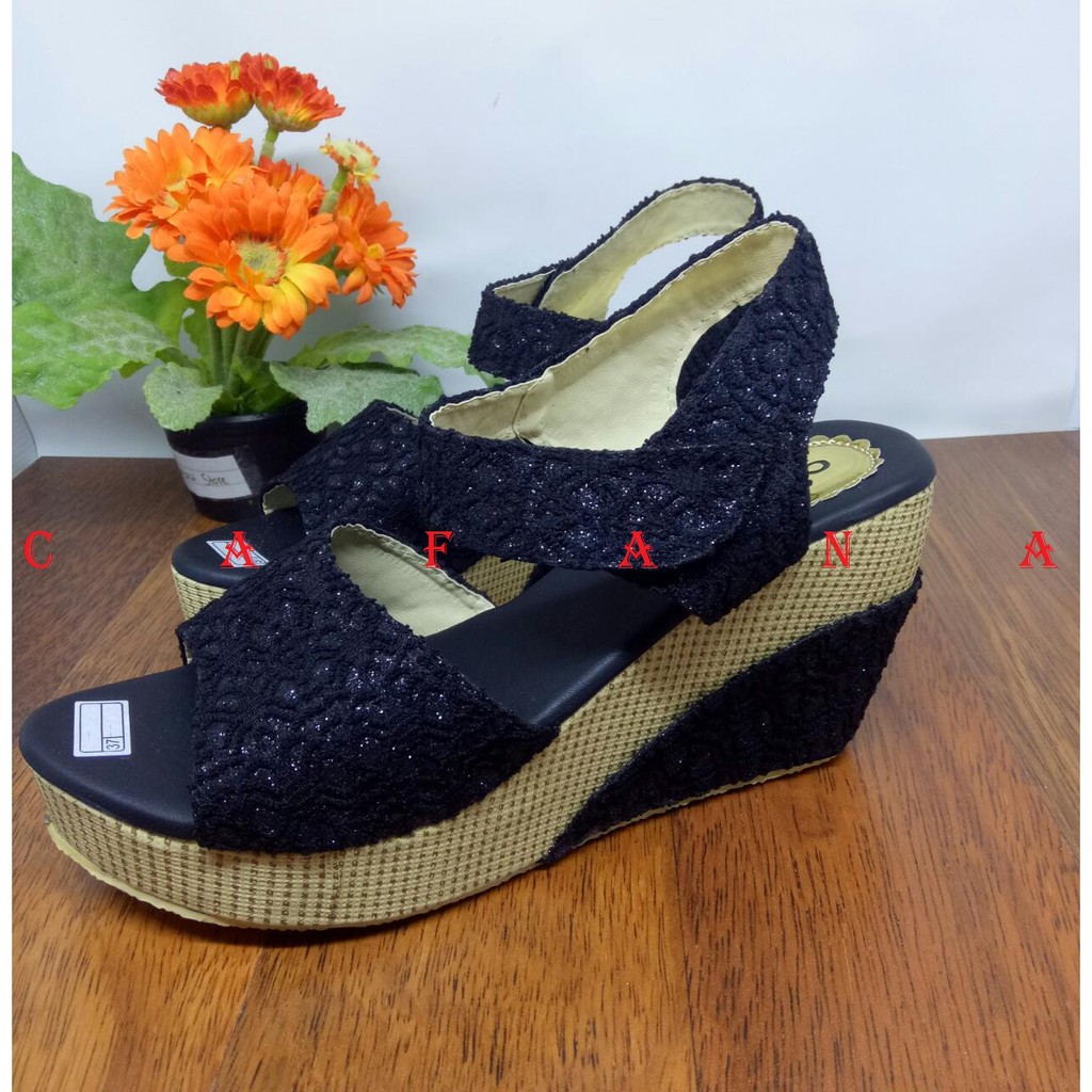 Cafana Sandal Wedges Wanita Brukat SDW64 Wedges