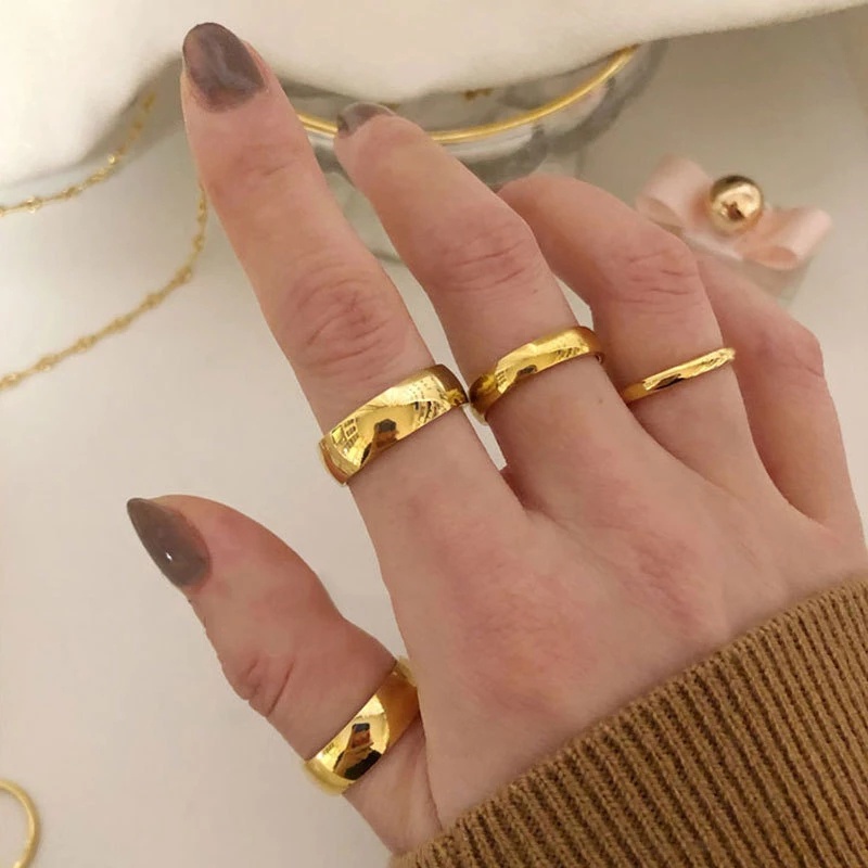 Cincin Pasangan Bahan Stainless Steel Warna Emas Silver Gaya Klasik Untuk Pernikahan