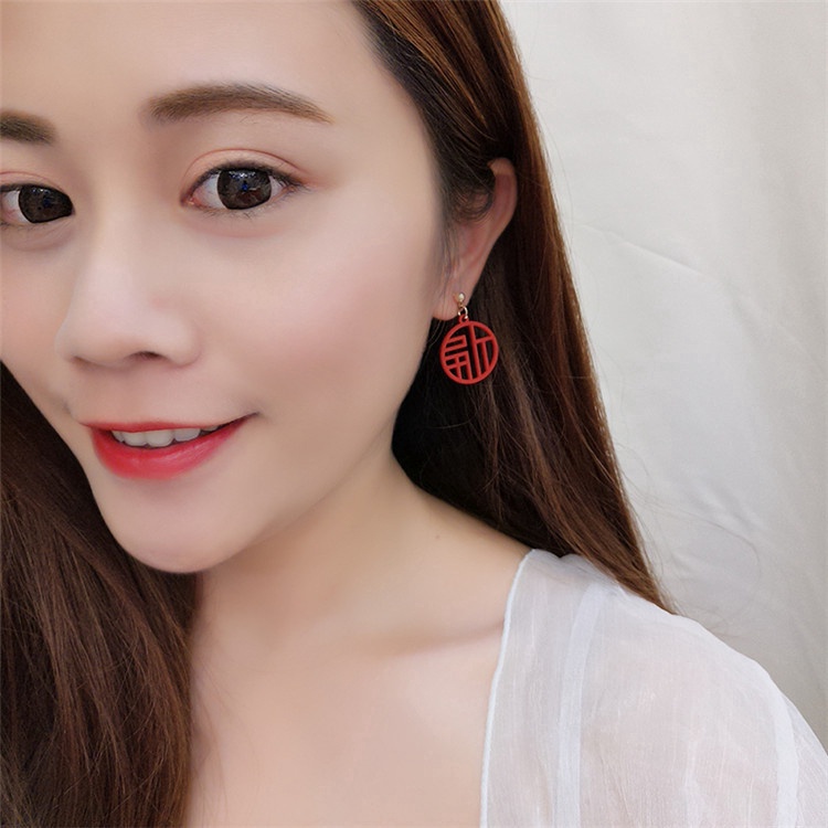 Anting Karakter Zodiak Karakter Cina Warna Merah Model Hollow Gaya Korea