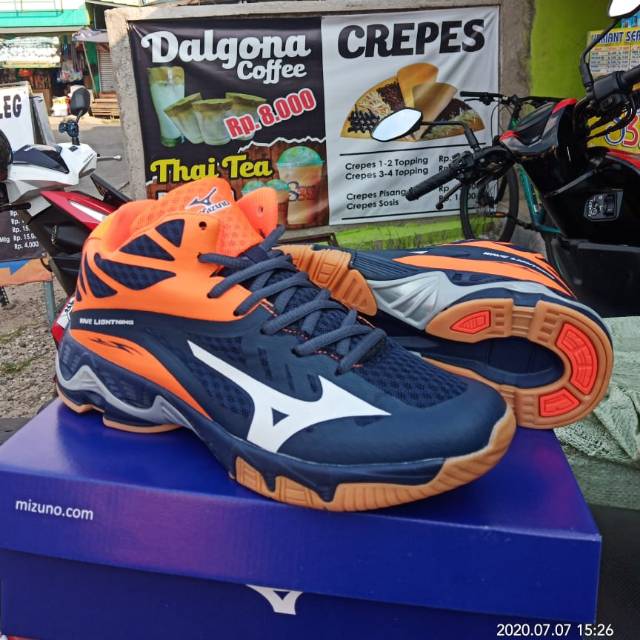 SEPATU VOLLY//MIZUNO WLZ 2 MID IMPOR