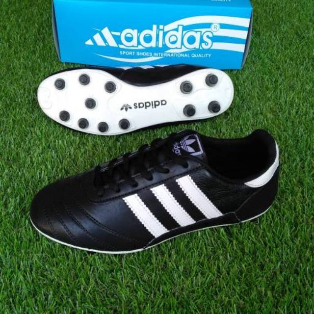 sepatu bola adidas KULIT