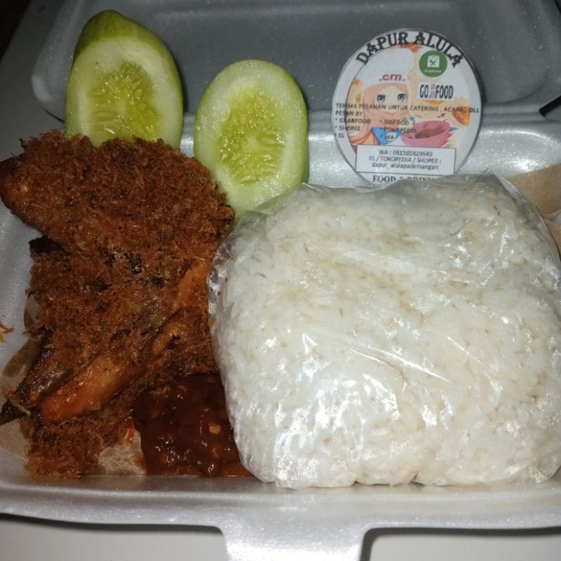 

Halal - Ayam Goreng Serundeng + Nasi - SIAP MAKAN