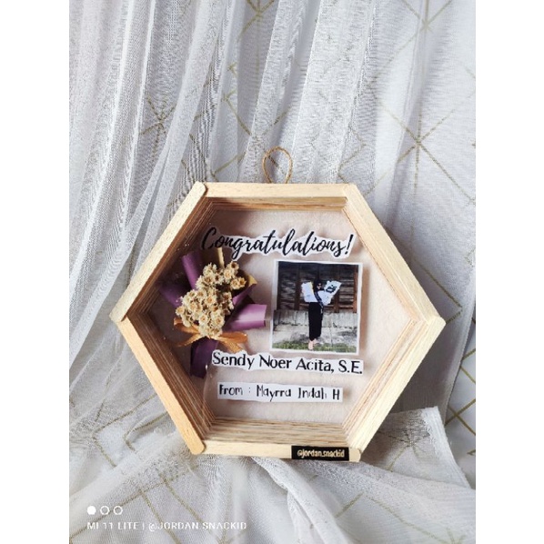 Frame hexagonal/hadiah wisuda/kado ulangtahun/bingkai hexagonal/hadiah semprop