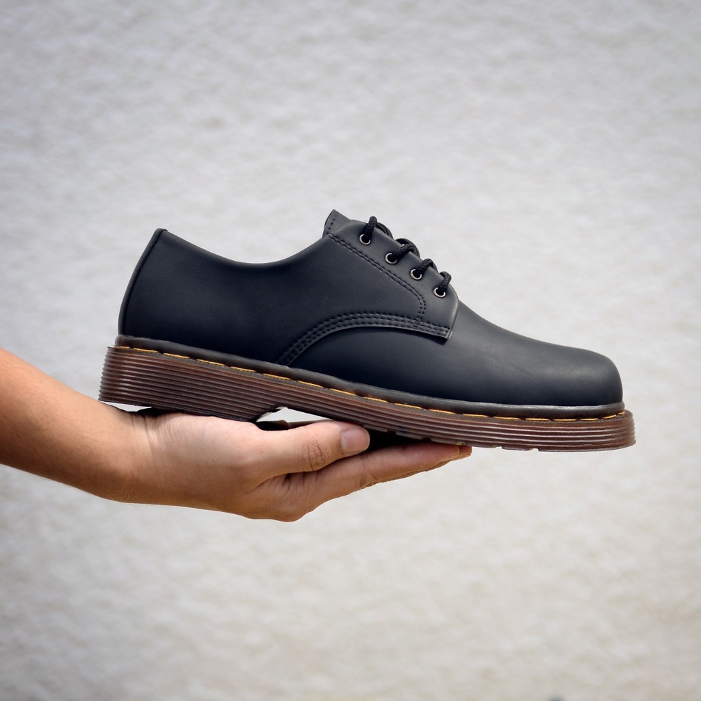 RIONZ X ROBEN - SEPATU FORMAL PRIA CASUAL PERKANTORAN BLACK BROWN KULIT PU ASLI ORIGINAL GAYA KEKINIAN MURAH - SepatuFormal Pantofel pria Resmi Formal Hitam Coklat Kasual Kantor Kuliah Pesta Kondangan Gereja Kerja PNS Guru RZ7001