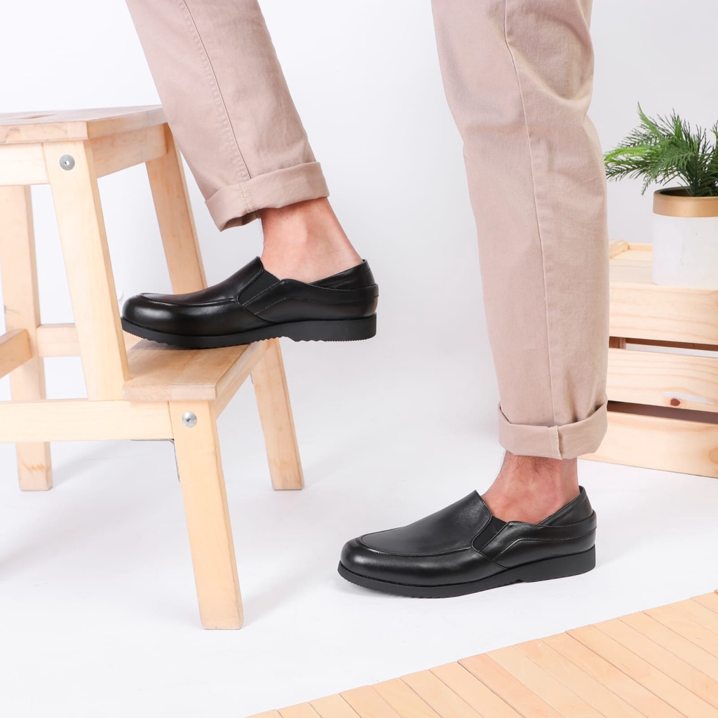 sepatu slip on pria sepatu loafer pria sepatu kerja pria sepatu kantor pria tanpa tali sepatu casual pria sepatu pantofel pria sepatu kulit asli model hikaru