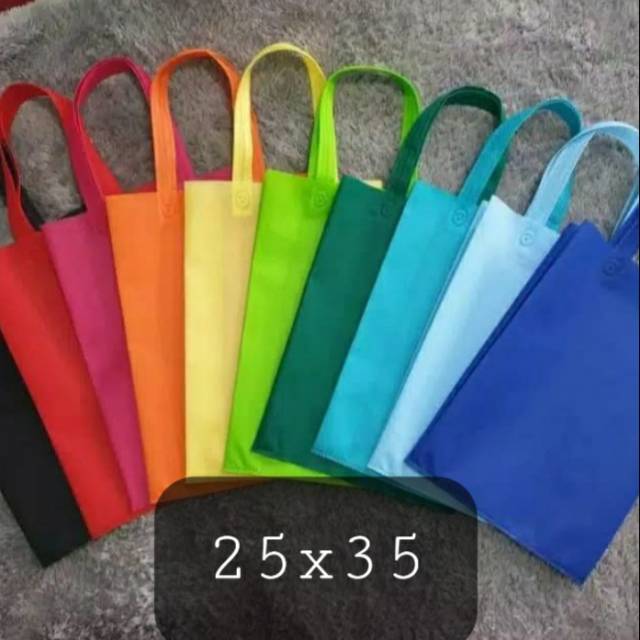 Tas SPUNBOND 25x35 Goodiebag Tas Bingkisan Tas Souvenir Polos Ulang Tahun