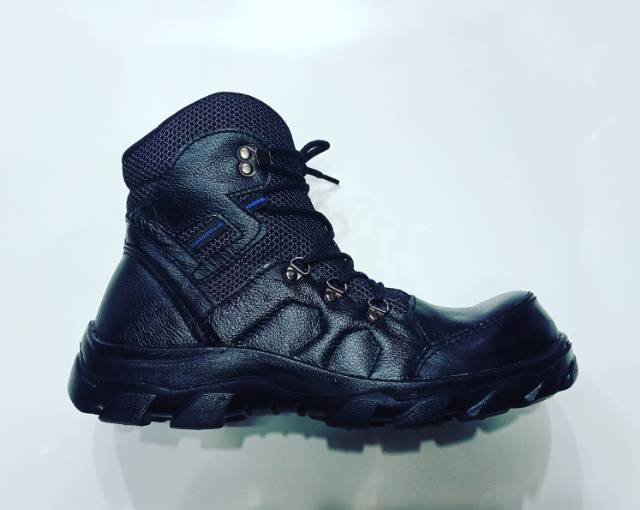 Sepatu Safety Boot Kulit Asli/ merek Kickers / Sepatu Hiking Kulit