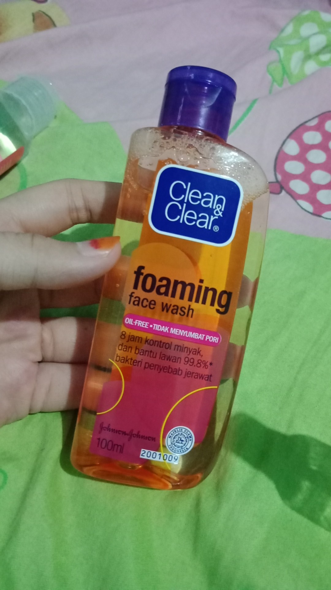 Clean & Clear Essentials Foaming Facial Wash 100ml