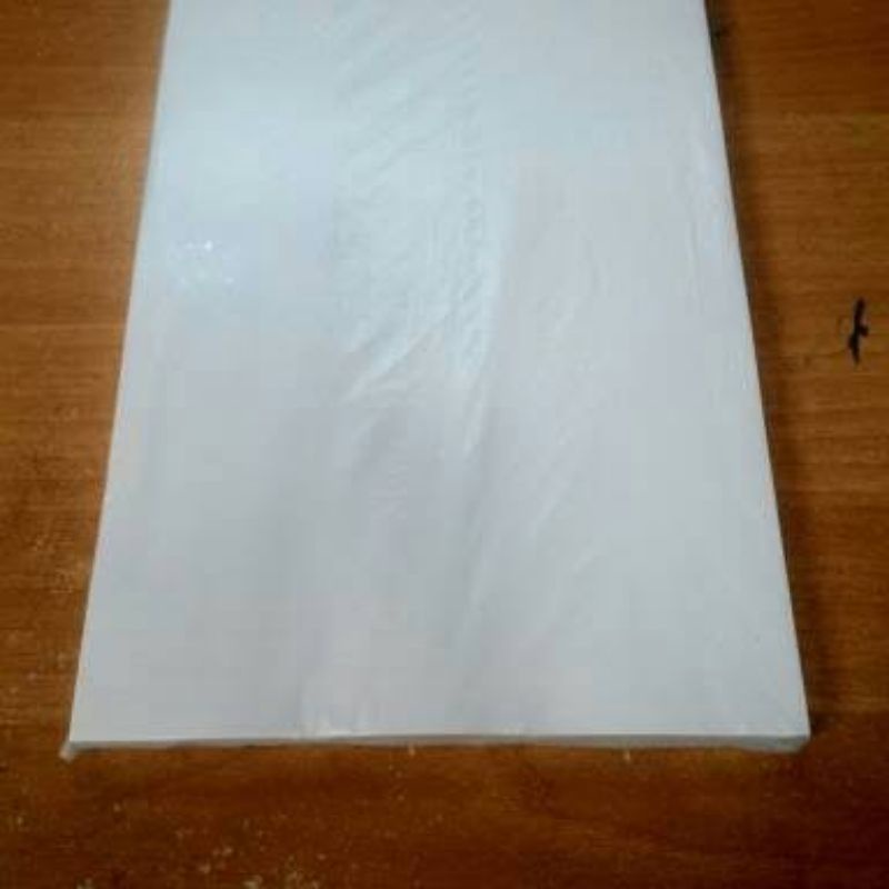 

1 lembar kertas