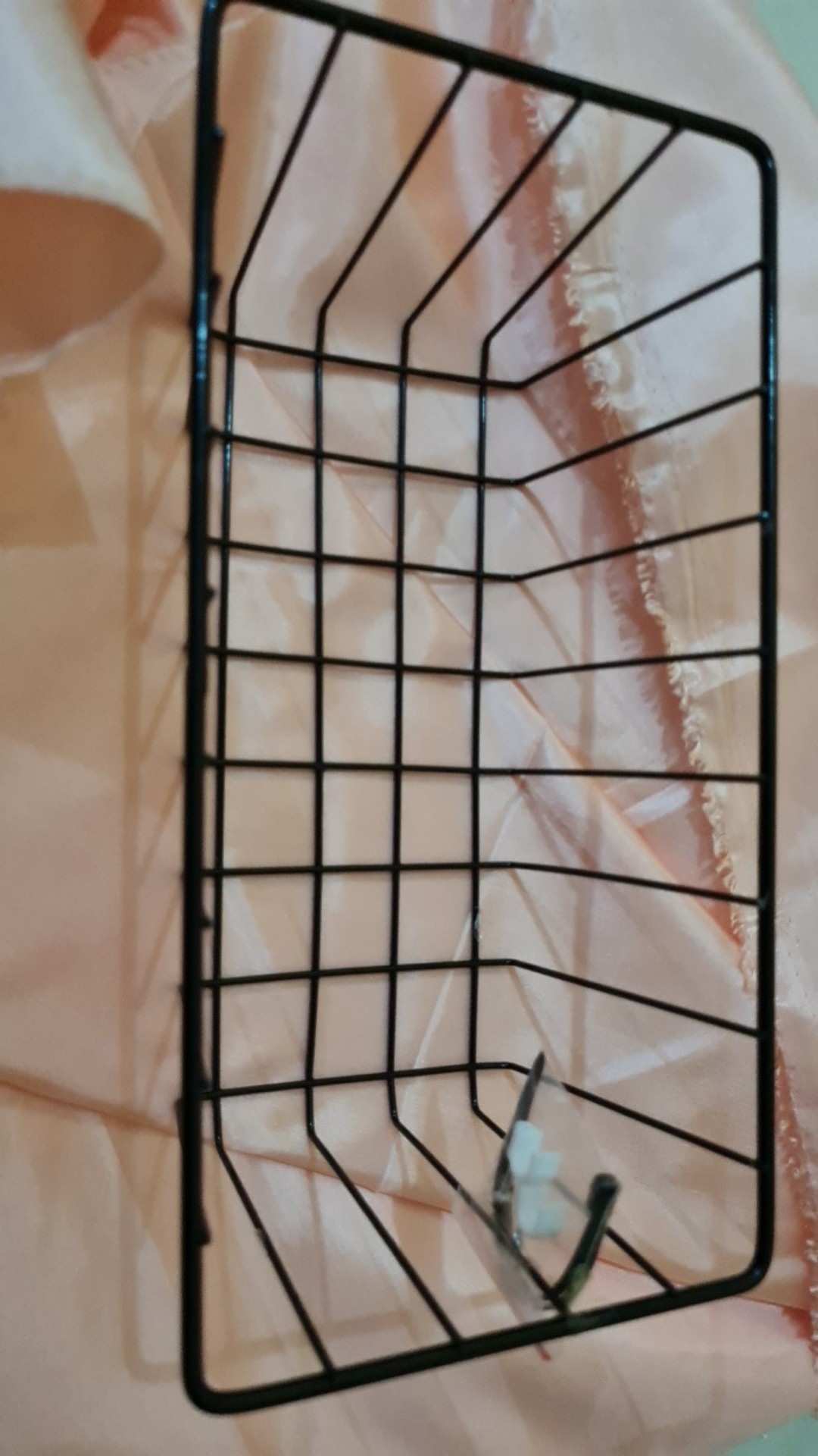 Kesi Putih / Kesi Hitam Keranjang Besi Gantung Serbaguna Rak Bumbu Dapur Wall Grid