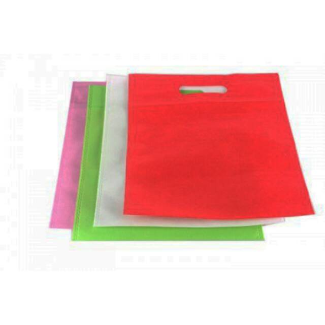 

Tas Belanja Kain Spunbond uk 25 x 30 Goodie Bag Ramah Lingkungan Sablon Blanja Kain Spunbond Polos