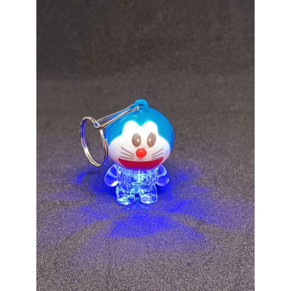 gantungan kunci doraemon lampu