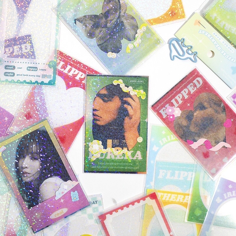 READY STOCK BISA COD - INNERSLEEVE PHOTOCARD HOLOGRAM GLITTER PLASTIK PELINDUNG KARTU FOTO PC BOYBAND IDOL KPOP KOREA GAYA REMAJA CEWEK BUNGA LOVE CINTA VIRAL UNIK MURAH FANCY ELEGAN AESTHETIC LUCU IMUT KAWAII ANAK PEREMPUAN MEWAH PREMIUM KOLBUK BINDER
