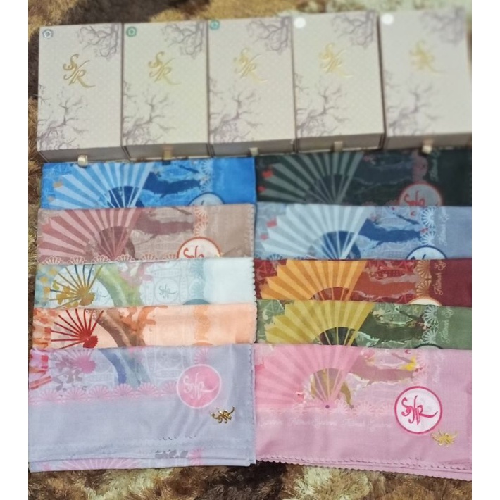 Fatimah Syahrini Sakura scraves