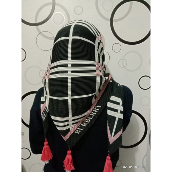 Segiempat Plisket Tassel / Pompom Termurah Motif BurBerry