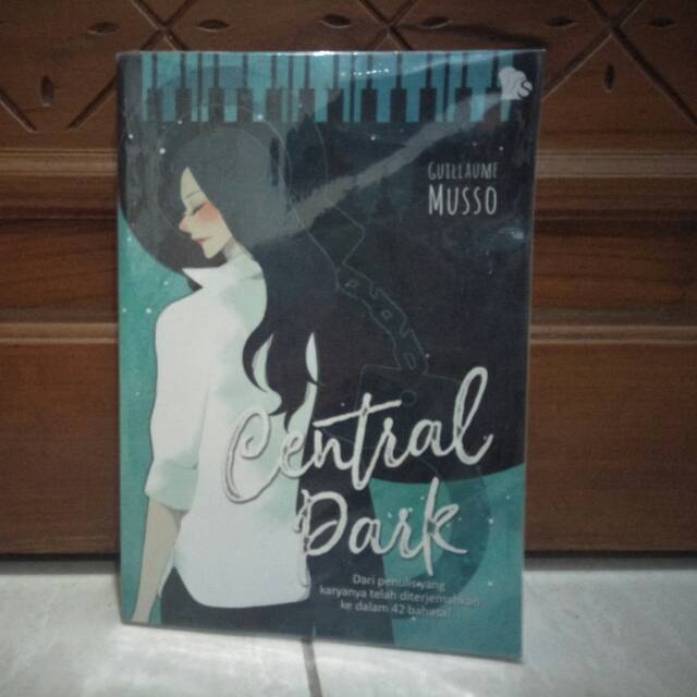 Novel Preloved Spring Central Park - Guillaume Musso