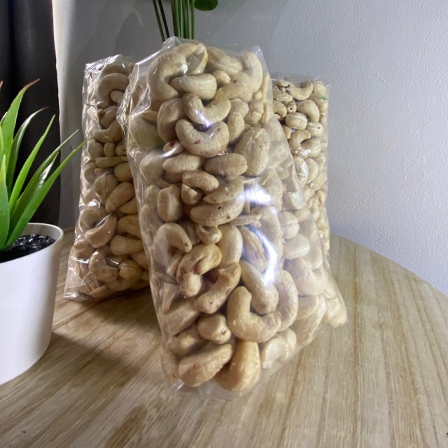 

Kacang Mete Super Utuh Asli Wonogiri - 500 gram