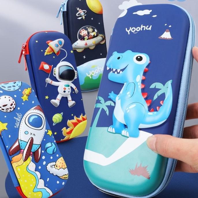 

Kotak Pensil Anak 3D Timbul Karakter Roket Astronot untuk Anak Cowo