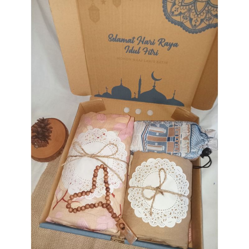 HAMPERS MUKENA / KADO ULANG TAHUN WISUDA / HADIAH CEWEK HIJAB / GIFTBOX LEBARAN-RAMADHAN