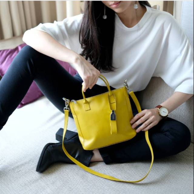 Original tas DYA DHAIRYA  fergie mini KULIT ASLI ( preloved )