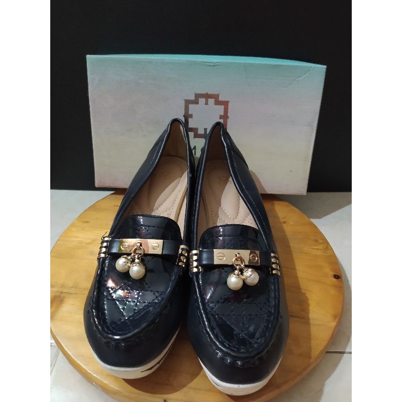 Sepatu Emory