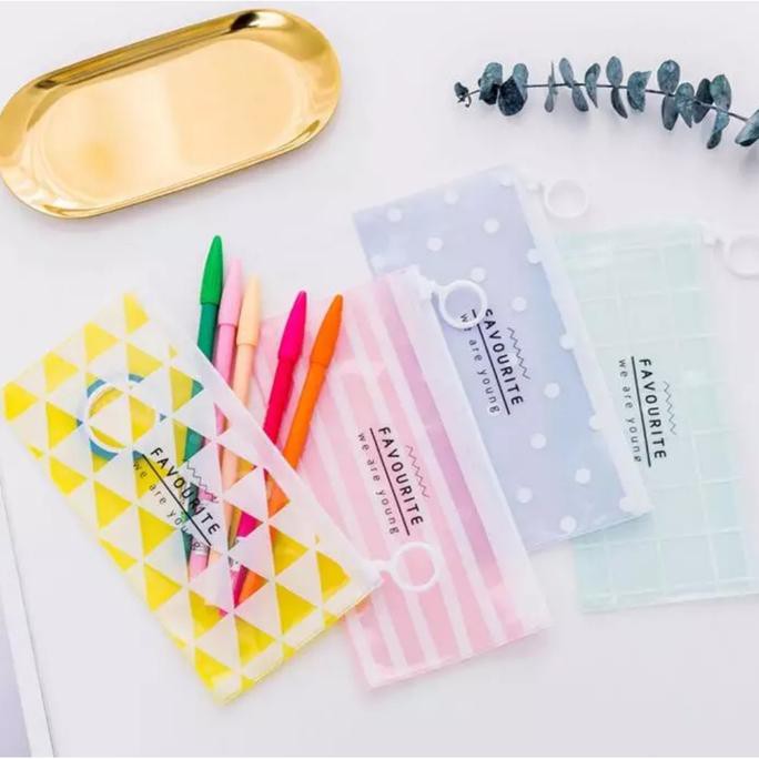 

TP0020 Tempat pensil Favorite / Tempat Kosmetik - segitiga STOK TERBATAS
