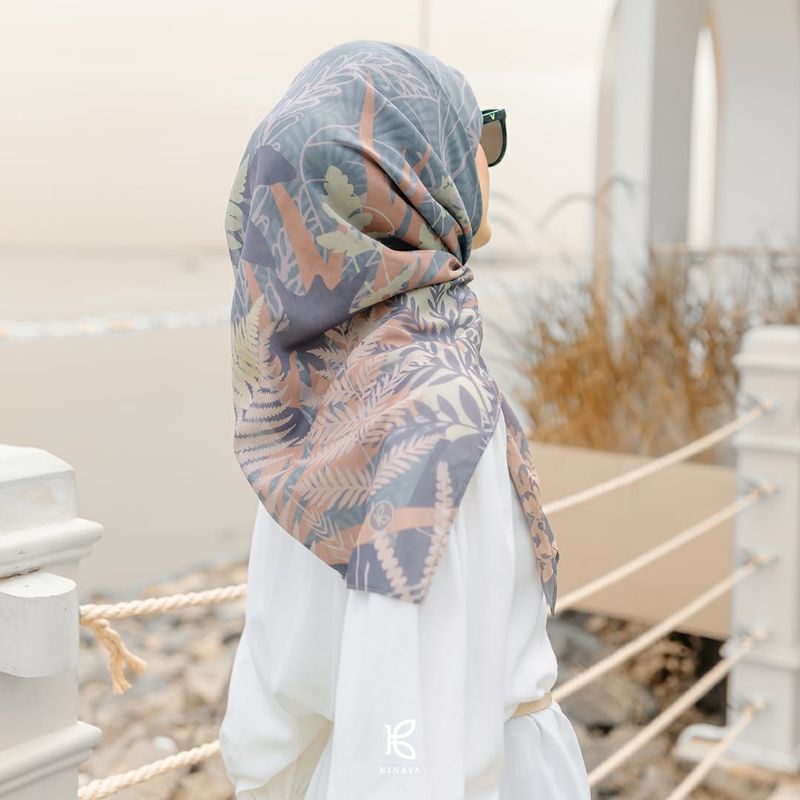 Kinaya hijab/kerudung voal motif Yuzawa Series 2 (Anzu)