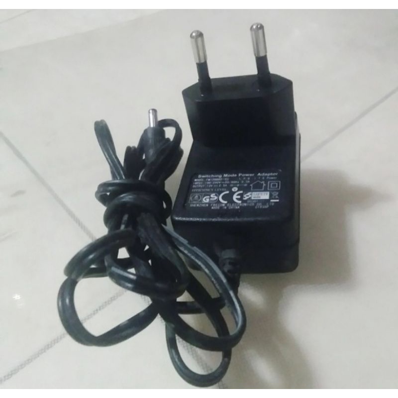 switching power adaptor 12v-0'5a asli original mantap cup dc3'5mm