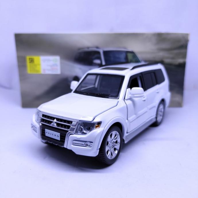 Diecast Miniatur Mobil Mitsubishi Pajero 1:32 Mainan Mobil Pajero