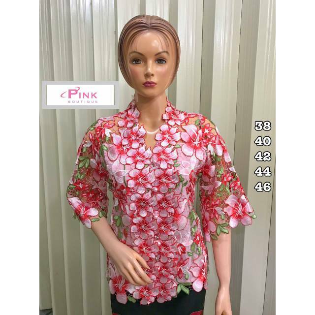 Blouse PINK BOUTIQUE Hoky Full Brokat kancing depan