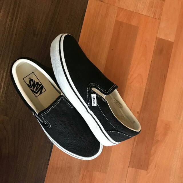 VANS SLIP ON BLACK/WHITE JAPAN MARKET
