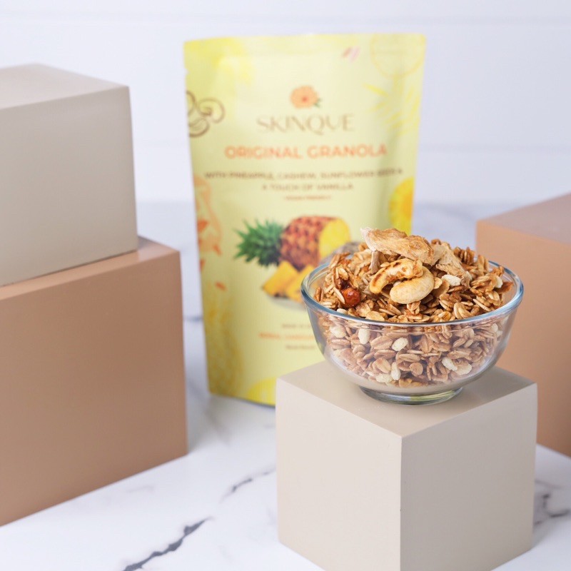 

SKINQUE.co - GRANOLA PINEAPPLE CASHEW VANILLA SKINQUE 125grm |GRANOLA dengan potongan Buah asli