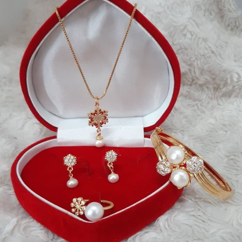 Mutiara tawar|Mutiara lombok|Perhiasan mewah mutiara lombok|Perhiasan pesta mutiara asli lombok|Perh