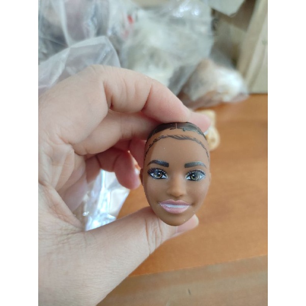 kepala barbie atau ken