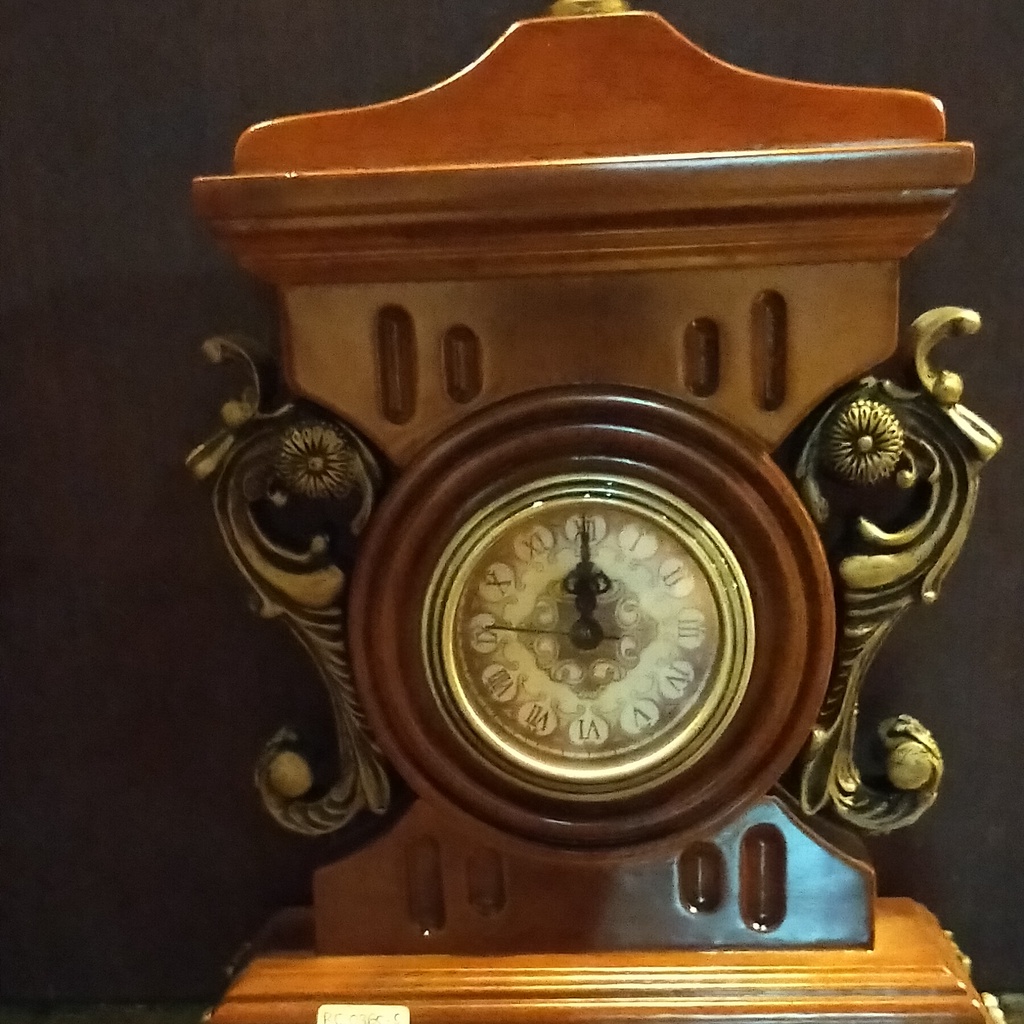 Jam Meja Kayu Vintage Retro Pegangan Berukir CVR013