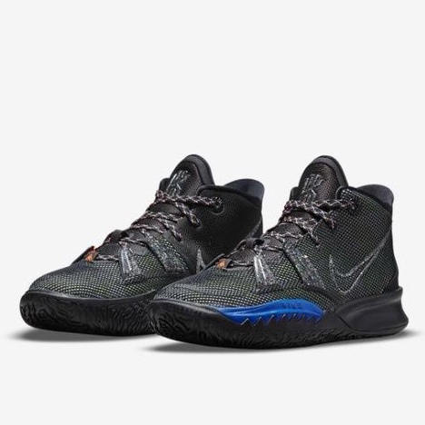 nike black kyrie