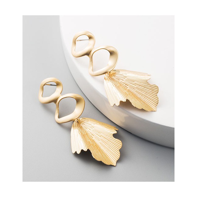 LRC Anting Tusuk Fashion Golden Metal Leaf Irregular Concave Stud Earrings D94899