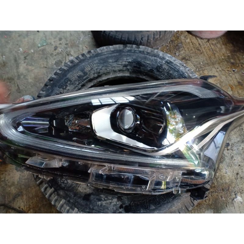 headlamp toyota sienta q