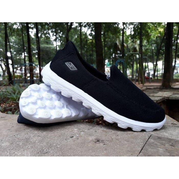 LARIS SEPATU SKECHERS FOR MAN SIZE 39-44 PRIA TERBARU SLIP ON CASUAL