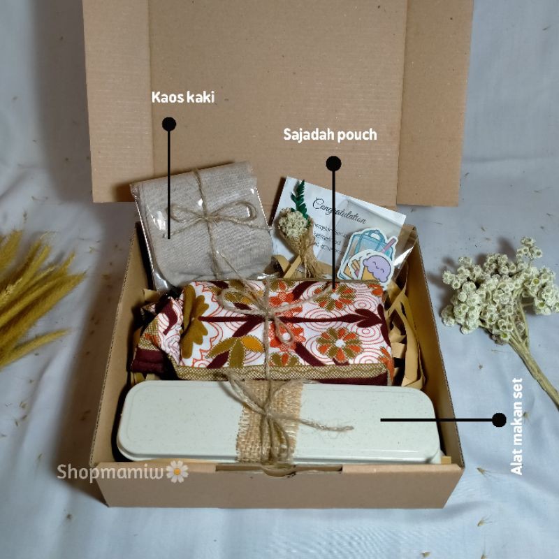 

(Shopmamiw) Gift box / Hampers Rustic Hadiah Paket / Hadiah Wisuda / Hadiah Ulang Tahun (Shopmamiw)