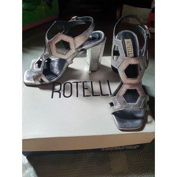 sepatu rotelli