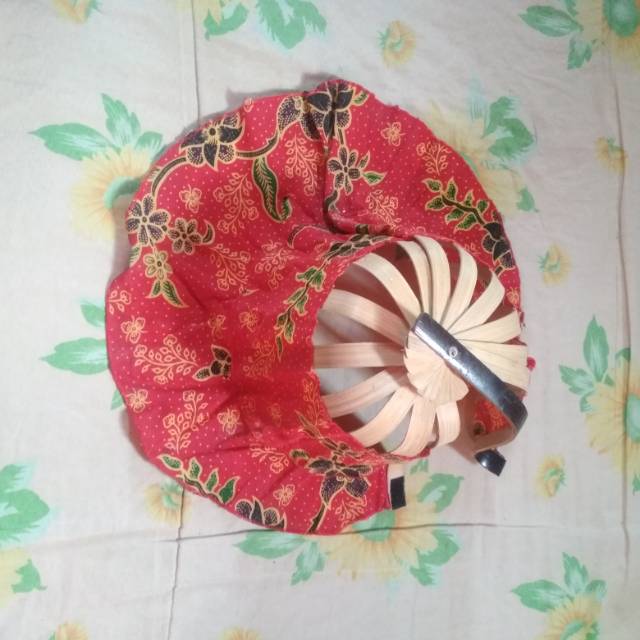 Topi pantai batik preloved