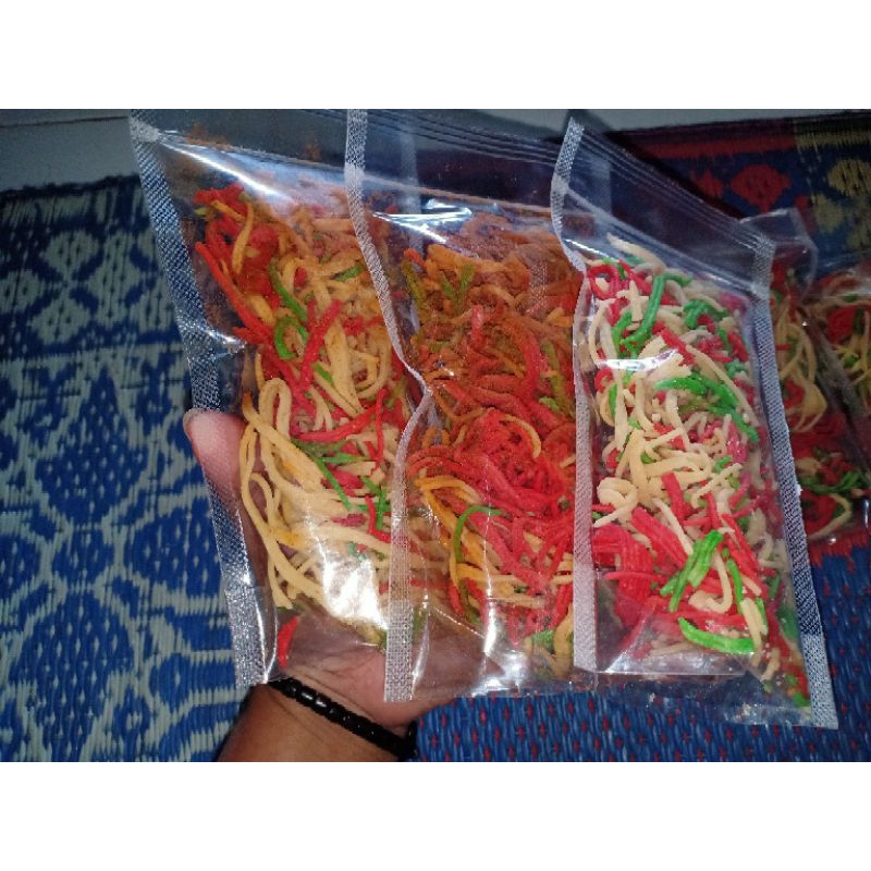 

kue kering mie pelangi dengan dua rasa original & pedas