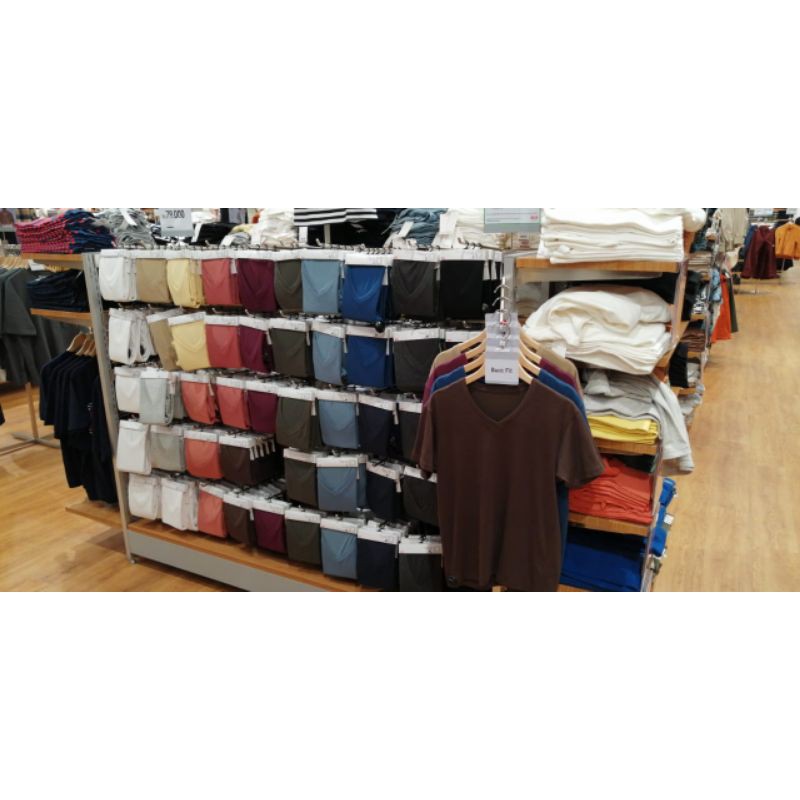 UNIQLO MAN KAOS POLOS PRIA VNECK POLOS NEW