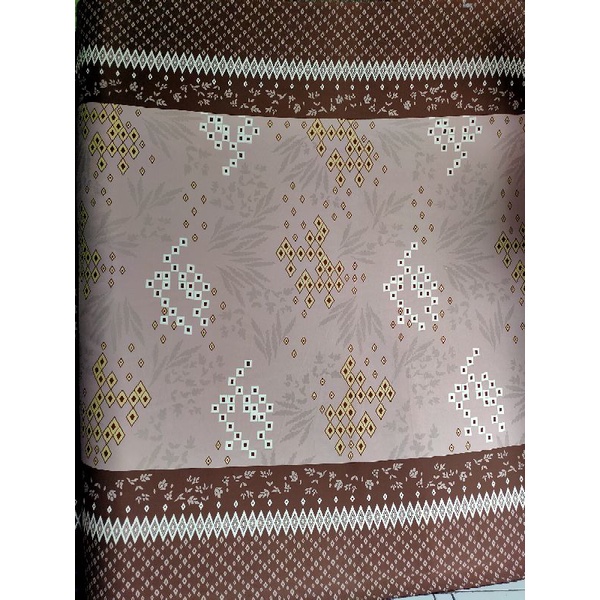 Kain Dio*rrSilk Motif Vanessa harga tertera untuk setengah meter