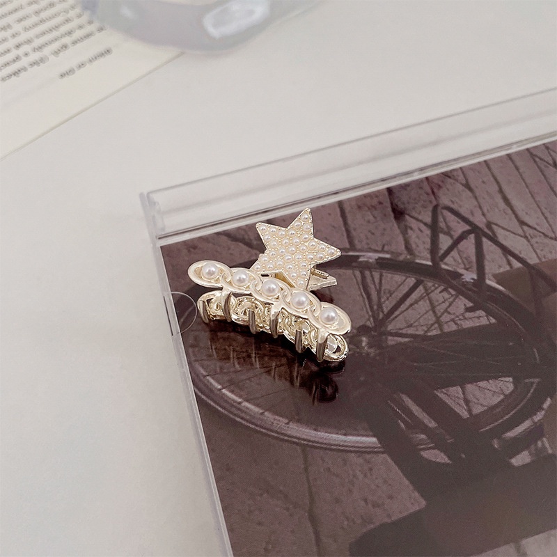 Jepit Rambut Aksen Mutiara Untuk Perempuan