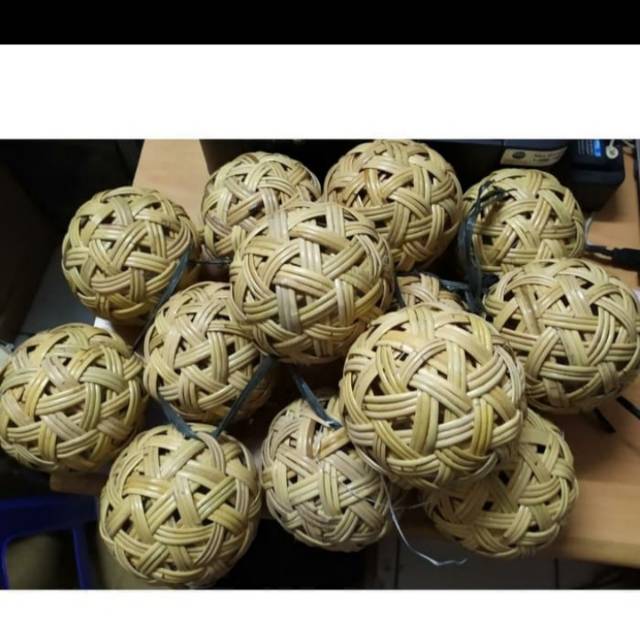 Bola takraw / bola takraw rotan