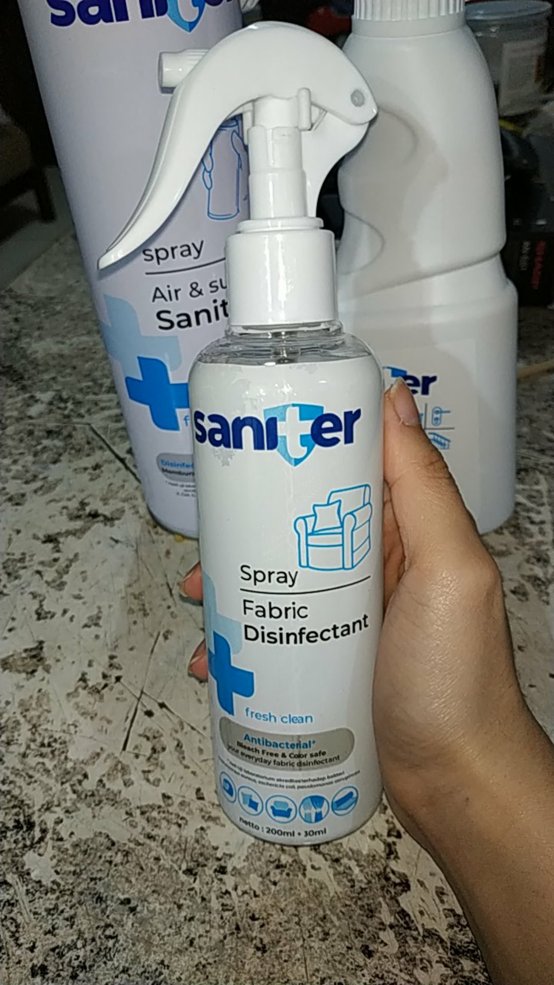 Desinfektan Spray Saniter Fabric Spray Cairan Desinfektan Kain Anti Kuman Bakteri 200 Ml